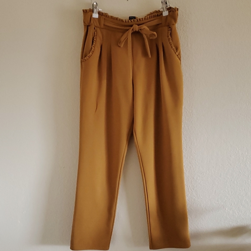 Soho Apparel Cropped Slacks Size M